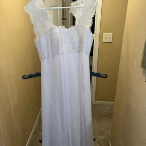Sleeveless wedding dress size 12